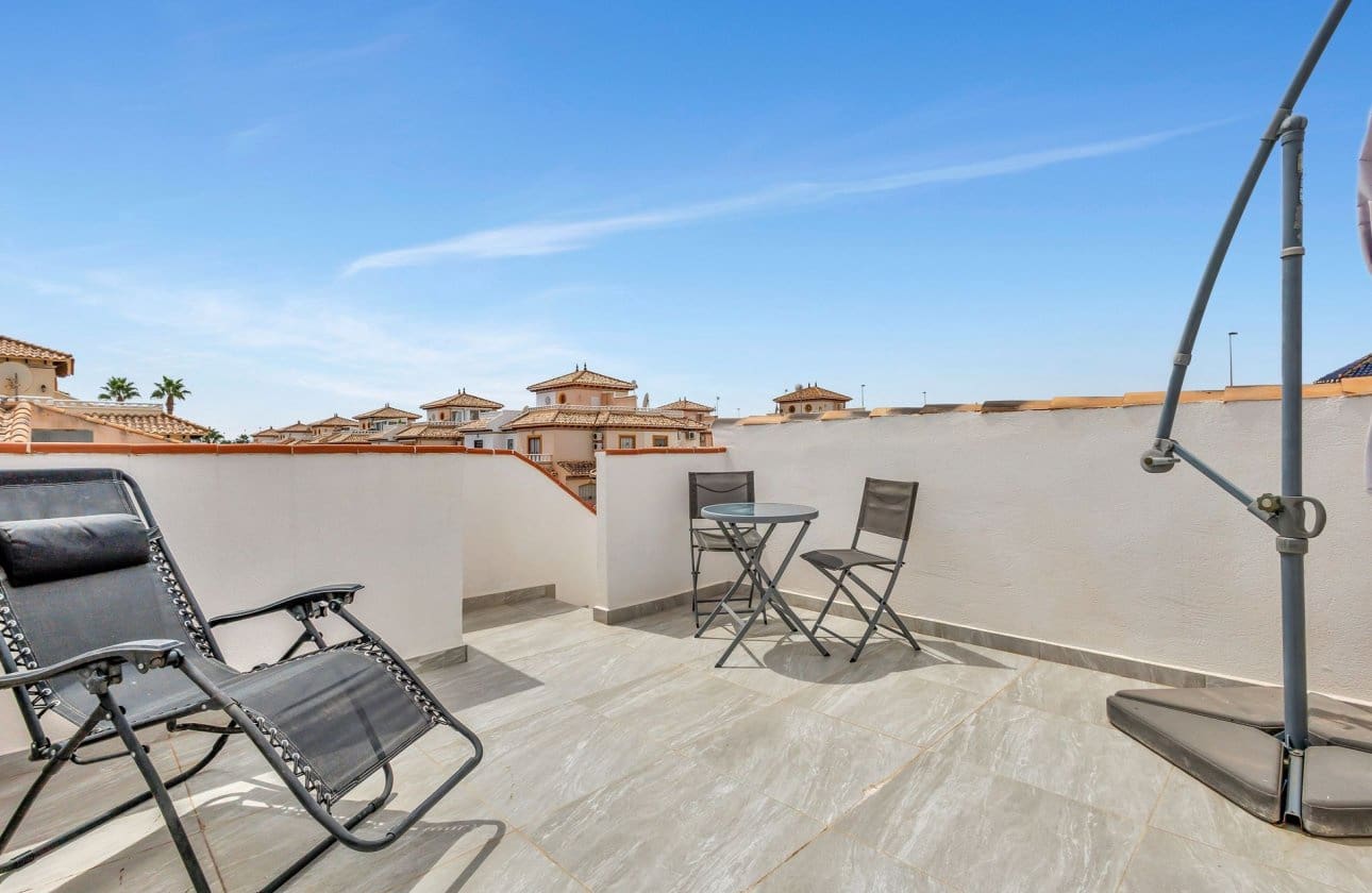 Apartamento de 2 habitaciones en Cabo Roig en venta con piscina garaje - 230.000 € (Ref: 10043378)