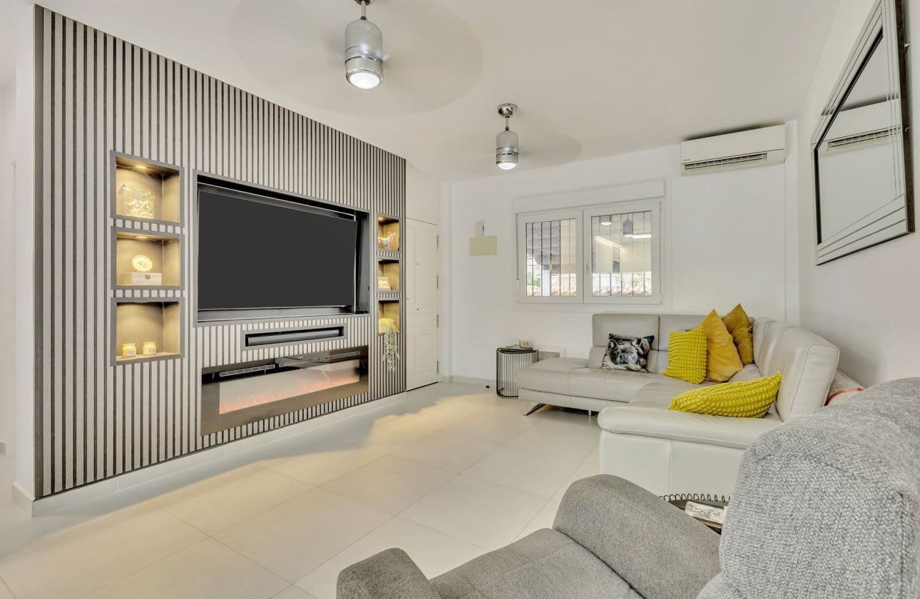 Apartamento de 2 habitaciones en Cabo Roig en venta con piscina garaje - 230.000 € (Ref: 10043378)
