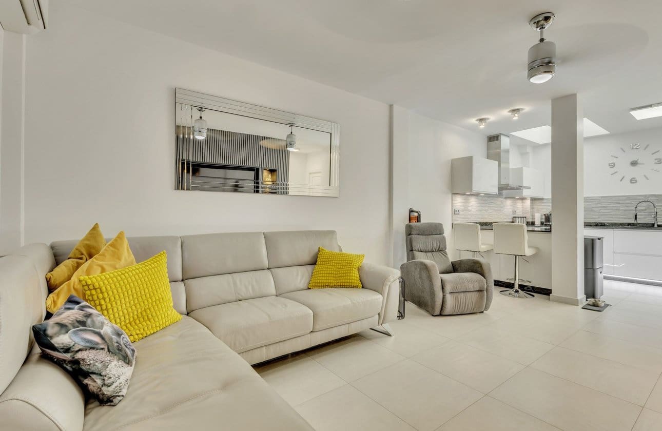 Apartamento de 2 habitaciones en Cabo Roig en venta con piscina garaje - 230.000 € (Ref: 10043378)