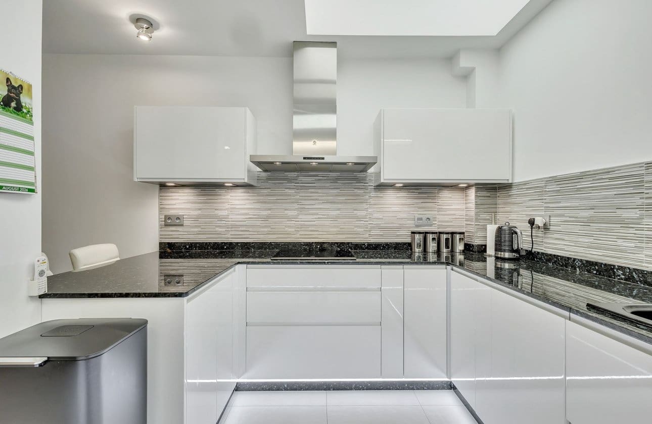Apartamento de 2 habitaciones en Cabo Roig en venta con piscina garaje - 230.000 € (Ref: 10043378)