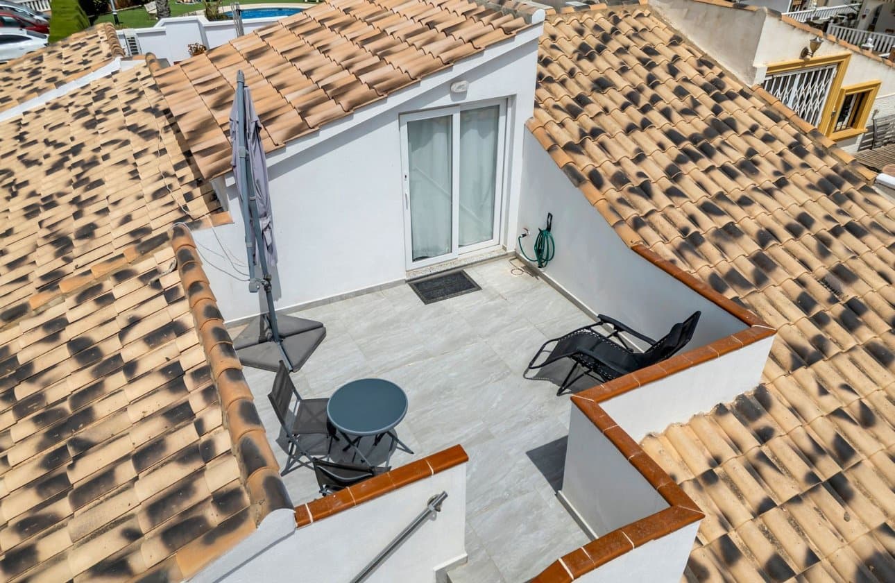 Apartamento de 2 habitaciones en Cabo Roig en venta con piscina garaje - 230.000 € (Ref: 10043378)