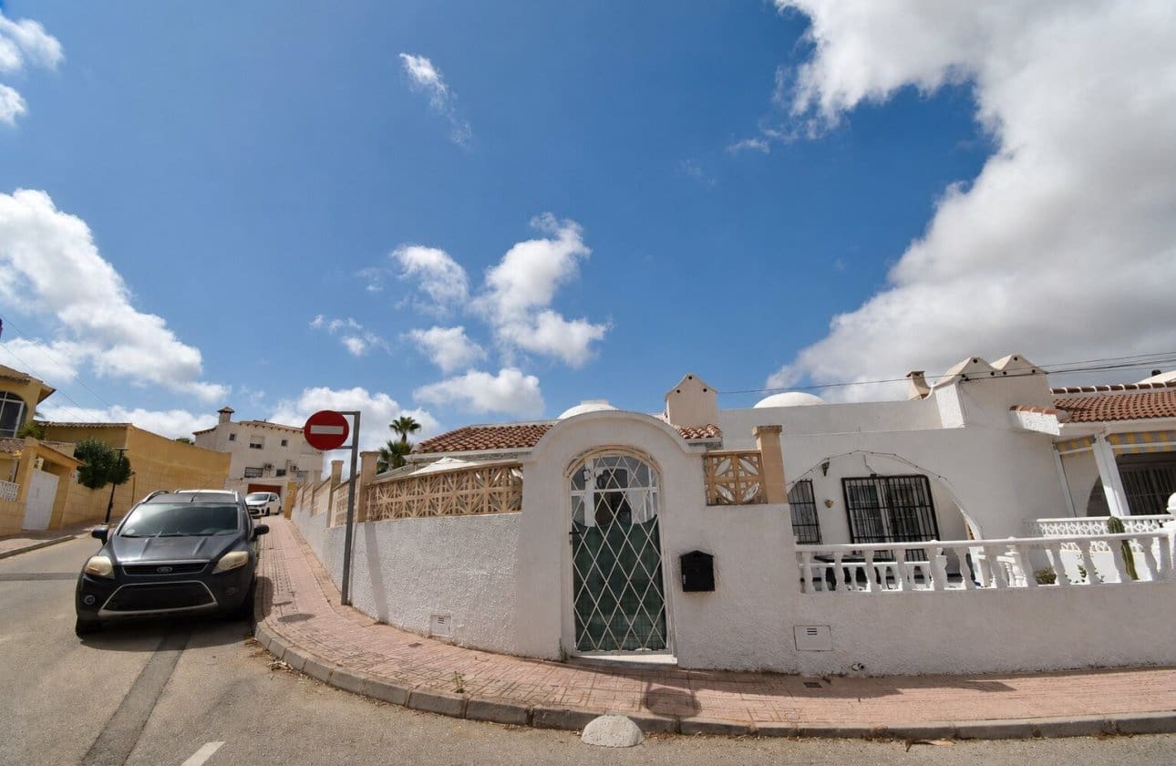 2 bedroom Bungalow for sale in Villamartin - € 209,950 (Ref: 10054822)