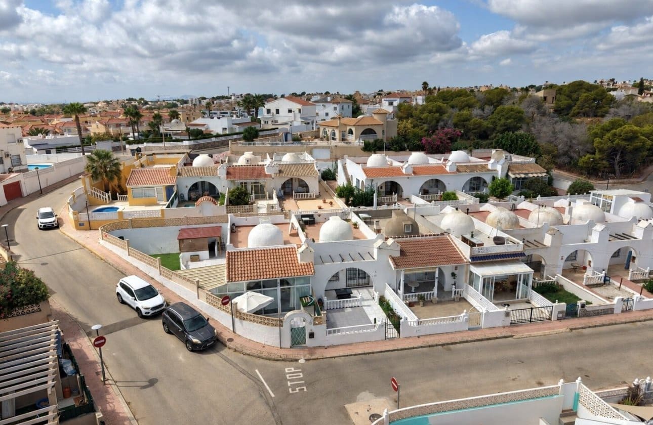 2 bedroom Bungalow for sale in Villamartin - € 209,950 (Ref: 10054822)