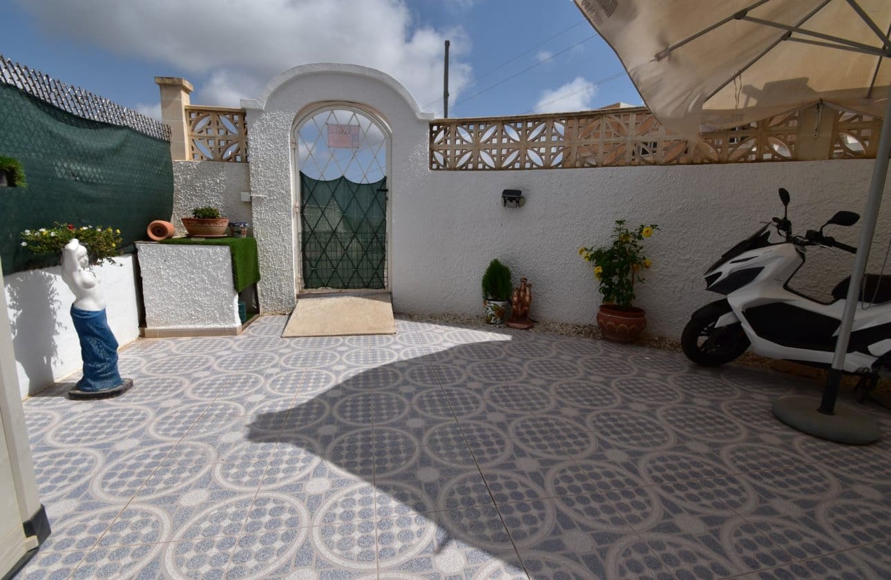 2 bedroom Bungalow for sale in Villamartin - € 209,950 (Ref: 10054822)