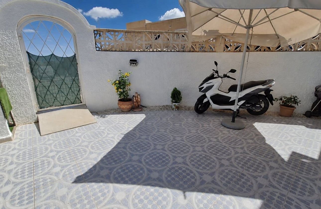 2 bedroom Bungalow for sale in Villamartin - € 209,950 (Ref: 10054822)