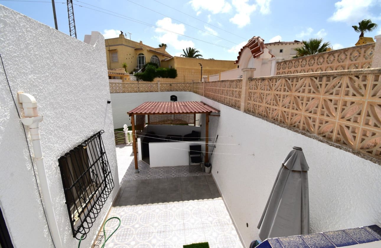 2 bedroom Bungalow for sale in Villamartin - € 209,950 (Ref: 10054822)