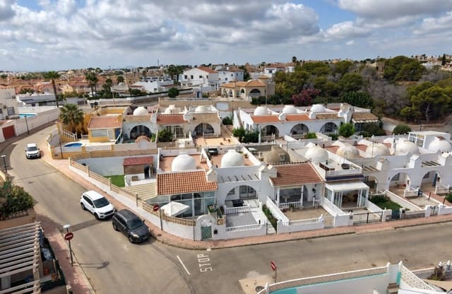 Bungalow de 2 habitaciones en Villamartin, Orihuela en venta - 209.950 € (Ref: 10054822)
