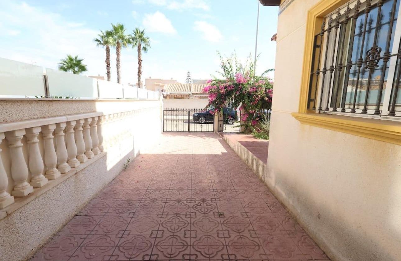 2 bedroom Townhouse for sale in Playa Flamenca with pool garage - € 240,000 (Ref: 10075565)