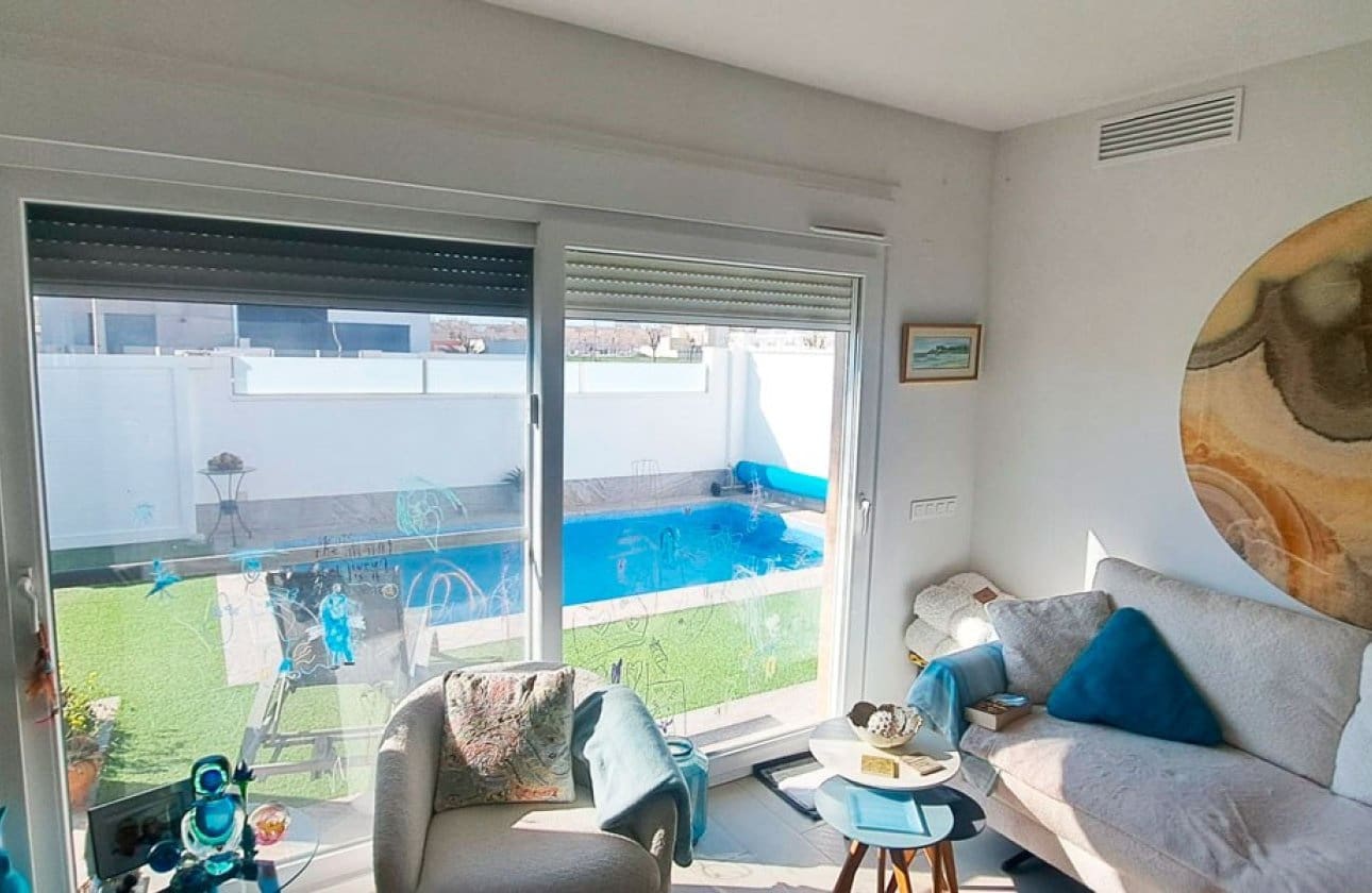 3 bedroom Villa for sale in Pilar de la Horadada with pool - € 450,000 (Ref: 10075567)