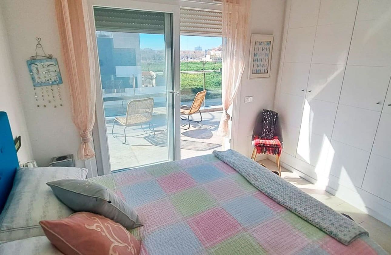 3 bedroom Villa for sale in Pilar de la Horadada with pool - € 450,000 (Ref: 10075567)