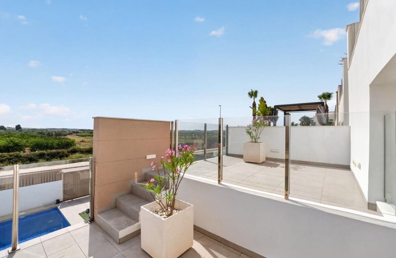 3 soverom Villa til salgs i Guardamar del Segura med svømmebasseng garasje - € 450 000 (Ref: 10089998)