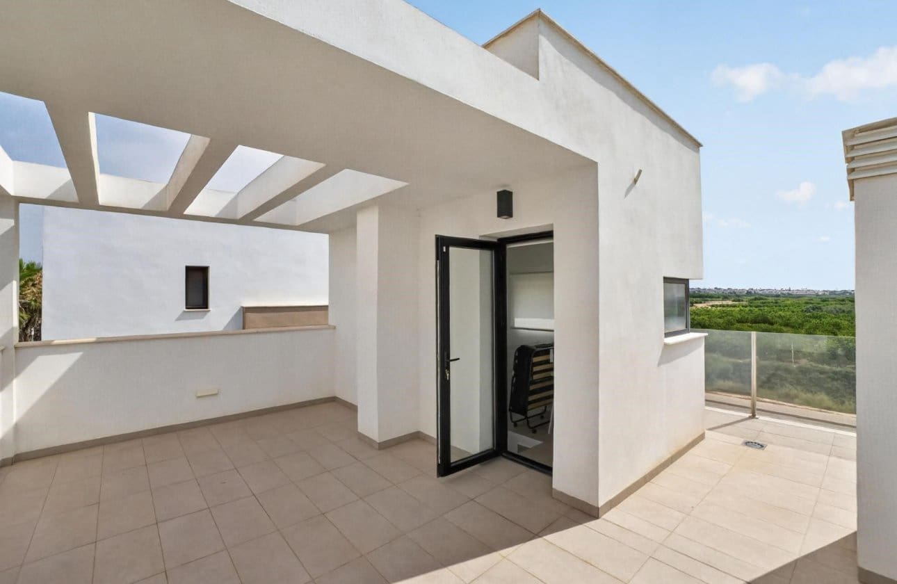 3 soverom Villa til salgs i Guardamar del Segura med svømmebasseng garasje - € 450 000 (Ref: 10089998)