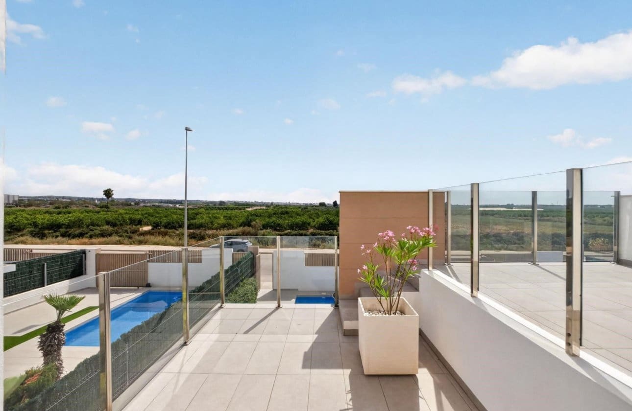3 soverom Villa til salgs i Guardamar del Segura med svømmebasseng garasje - € 450 000 (Ref: 10089998)