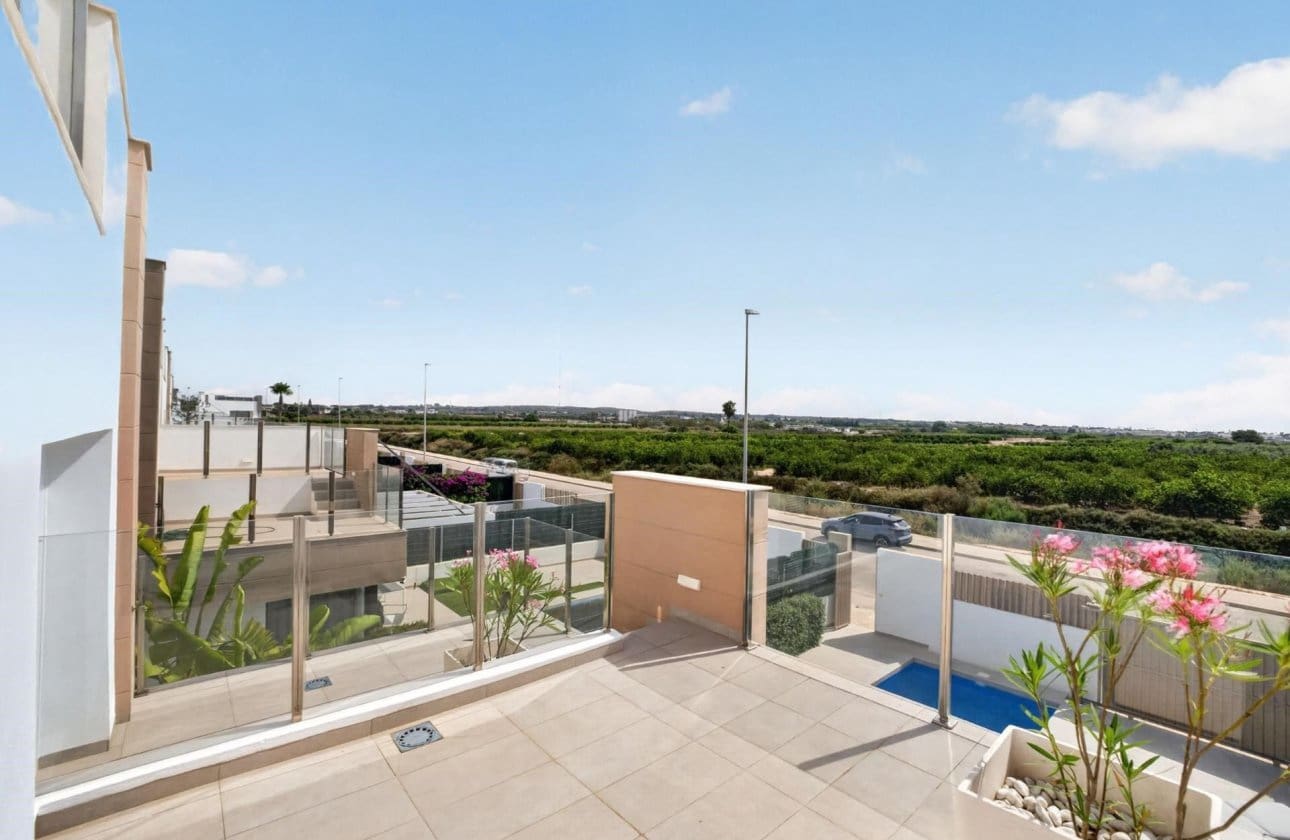 3 soverom Villa til salgs i Guardamar del Segura med svømmebasseng garasje - € 450 000 (Ref: 10089998)