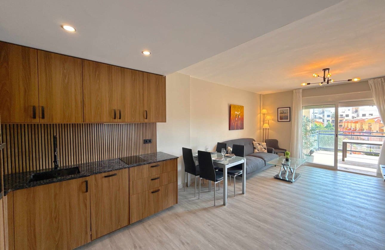 2 Zimmer Apartment zu verkaufen in Cabo Roig mit Pool - 249.950 € (Ref: 10090001)