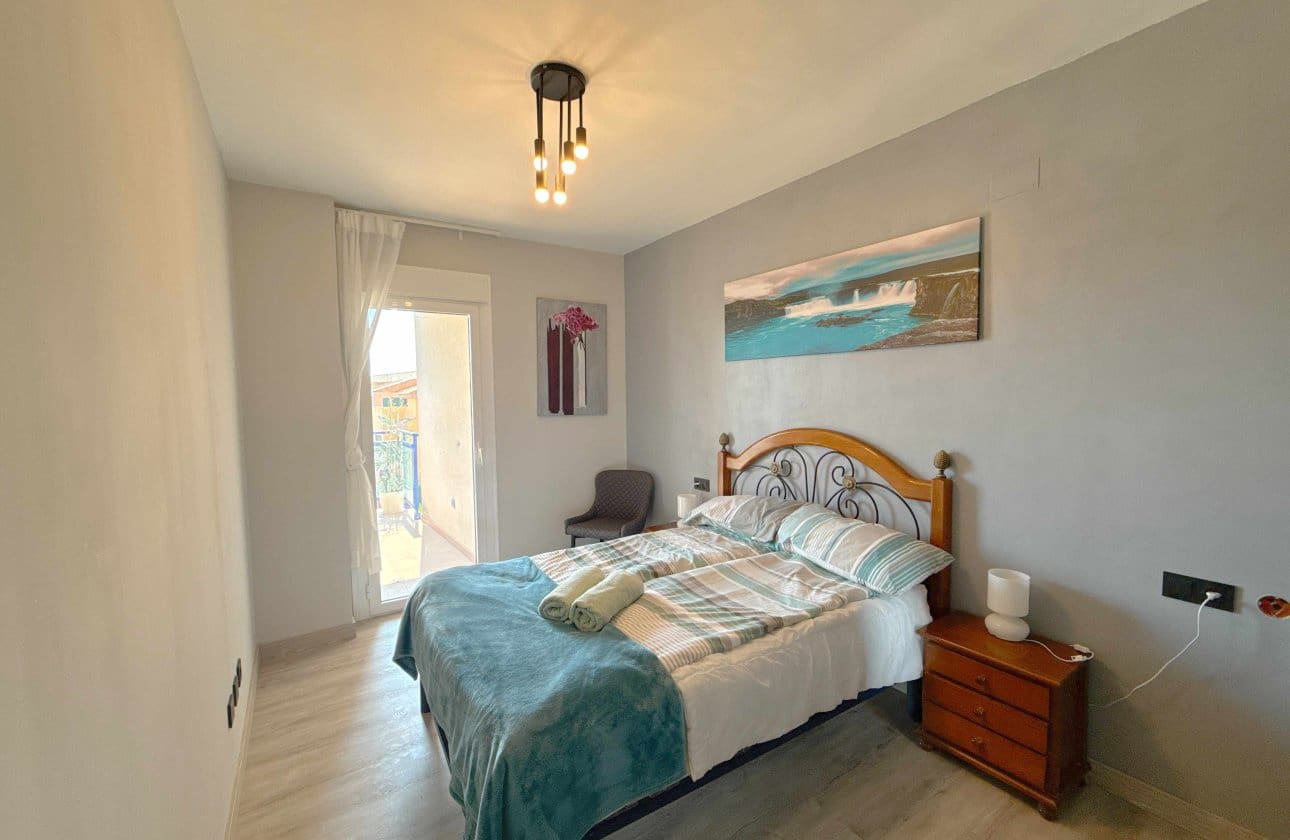 2 Zimmer Apartment zu verkaufen in Cabo Roig mit Pool - 249.950 € (Ref: 10090001)