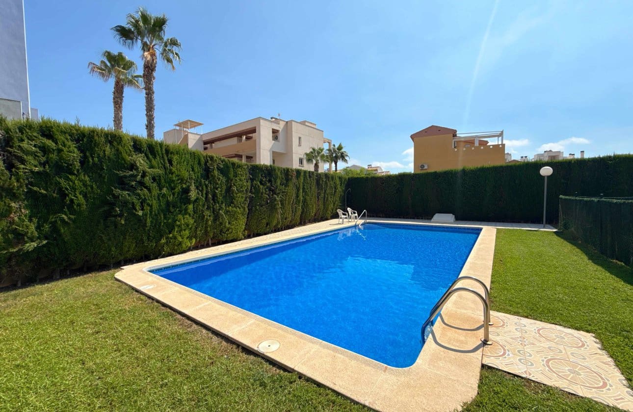 2 Zimmer Apartment zu verkaufen in Cabo Roig mit Pool - 249.950 € (Ref: 10090001)