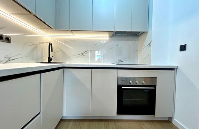 2 slaapkamer Strandappartement te koop in Punta Prima, Torrevieja met zwembad garage - € 255.000 (Ref: 10094173)