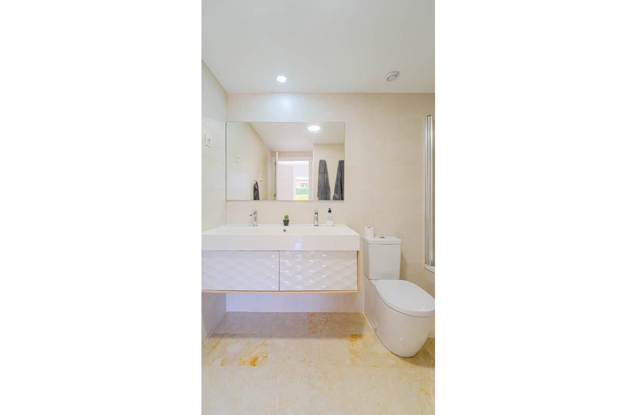 Apartamento Playa de 3 habitaciones en Punta Prima en venta con piscina garaje - 350.000 € (Ref: 10094174)