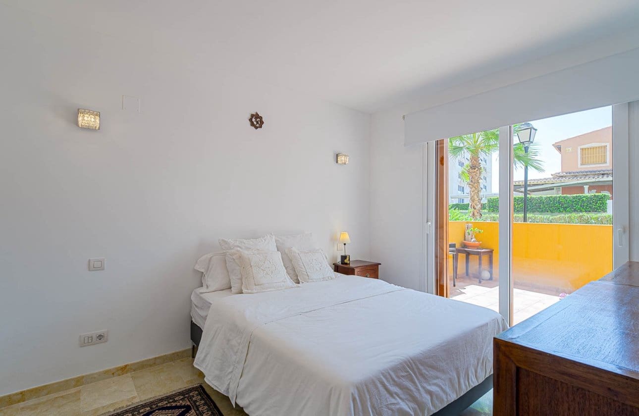 Apartamento Playa de 3 habitaciones en Punta Prima en venta con piscina garaje - 350.000 € (Ref: 10094174)