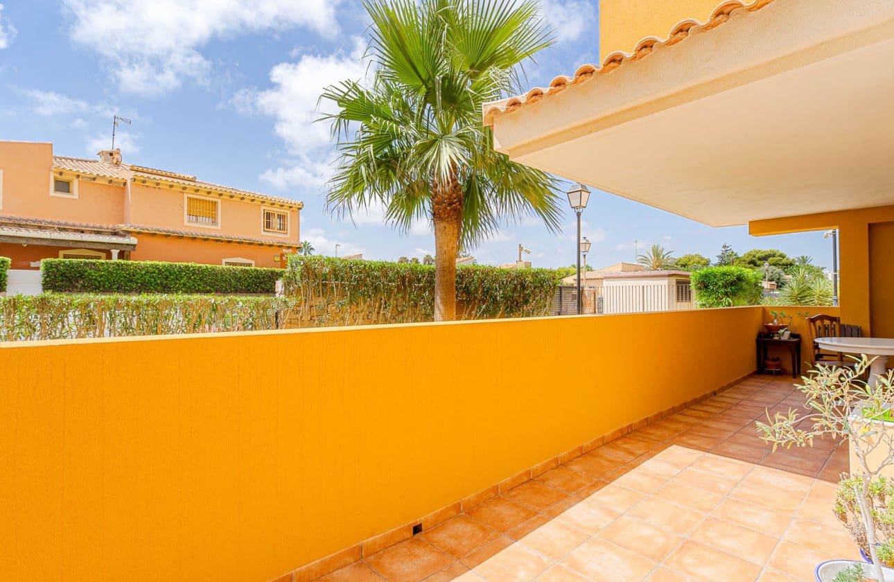 Apartamento Playa de 3 habitaciones en Punta Prima en venta con piscina garaje - 350.000 € (Ref: 10094174)