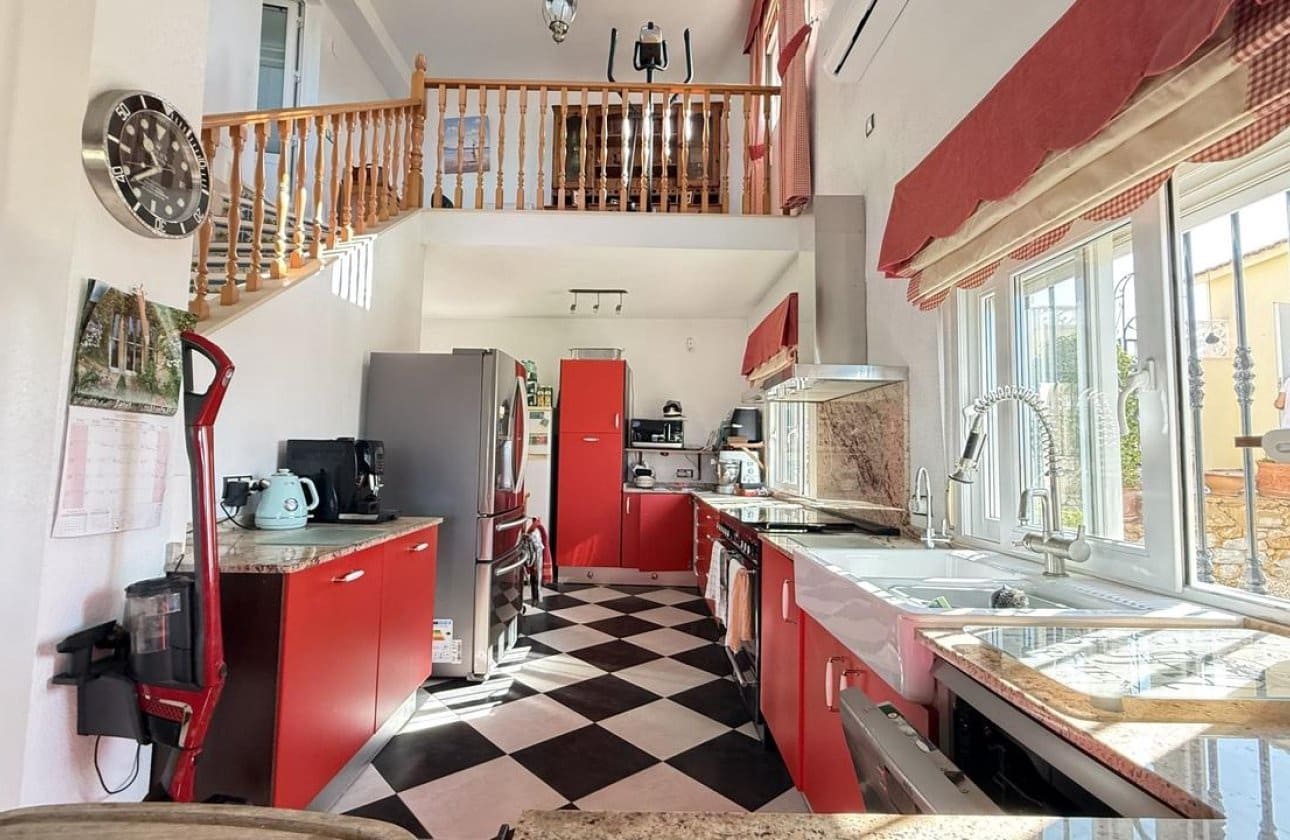 5 bedroom Villa for sale in Dehesa de Campoamor with pool garage - € 635,000 (Ref: 10106465)