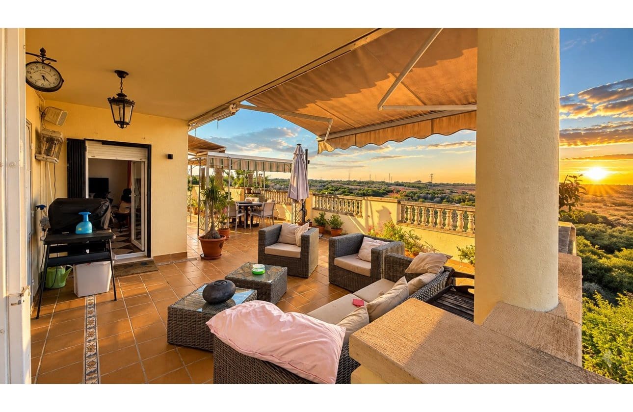5 bedroom Villa for sale in Dehesa de Campoamor with pool garage - € 635,000 (Ref: 10106465)