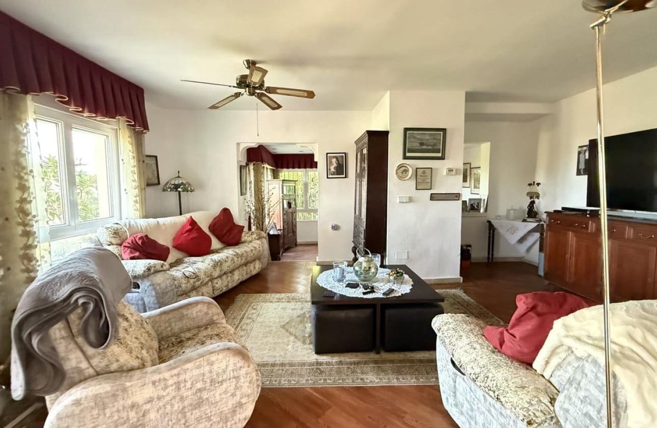 5 bedroom Villa for sale in Dehesa de Campoamor with pool garage - € 635,000 (Ref: 10106465)