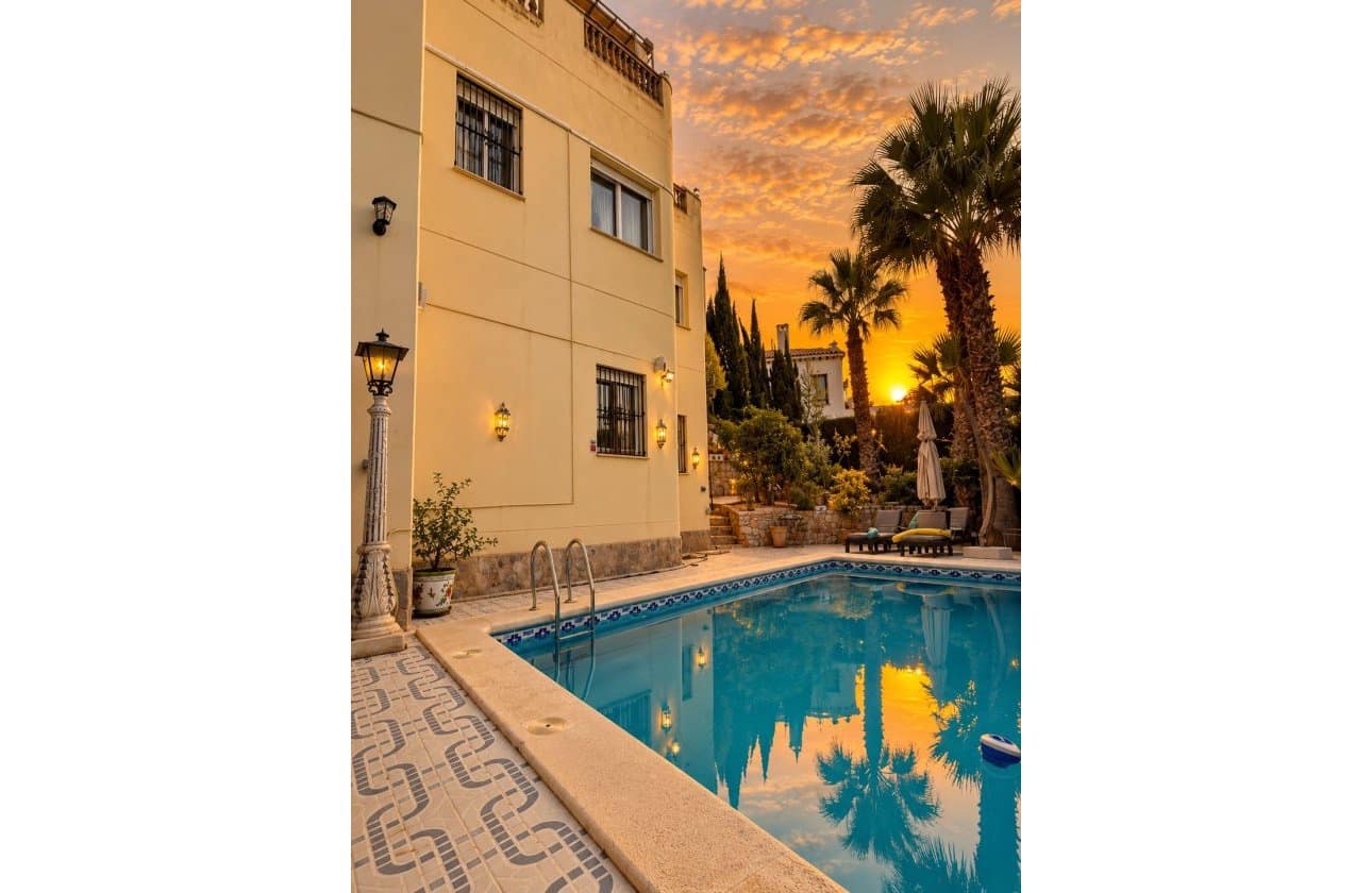 5 bedroom Villa for sale in Dehesa de Campoamor with pool garage - € 635,000 (Ref: 10106465)