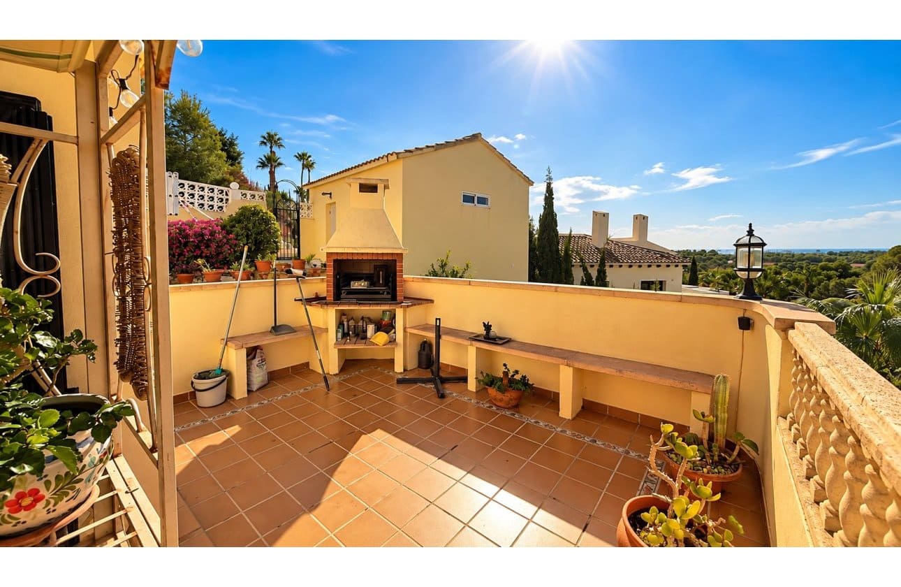 5 bedroom Villa for sale in Dehesa de Campoamor with pool garage - € 635,000 (Ref: 10106465)