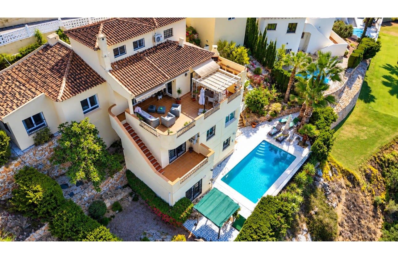 5 bedroom Villa for sale in Dehesa de Campoamor with pool garage - € 635,000 (Ref: 10106465)