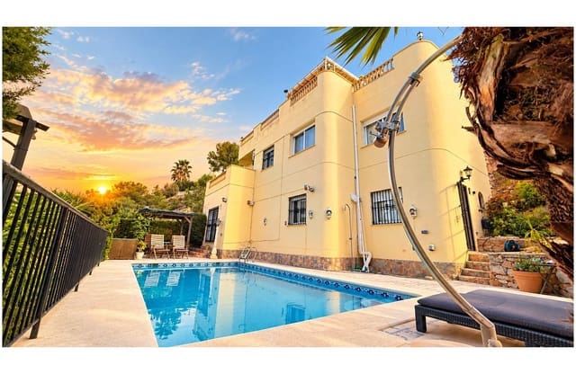 5 sovrum Villa till salu i Dehesa de Campoamor, Orihuela med pool garage - 635 000 € (Ref: 10106465)