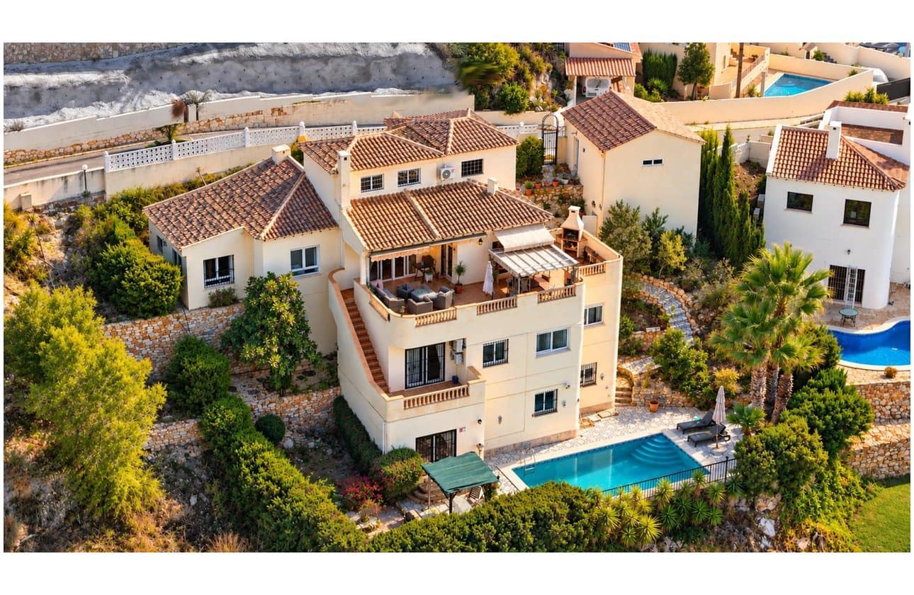 5 bedroom Villa for sale in Dehesa de Campoamor with pool garage - € 635,000 (Ref: 10106465)