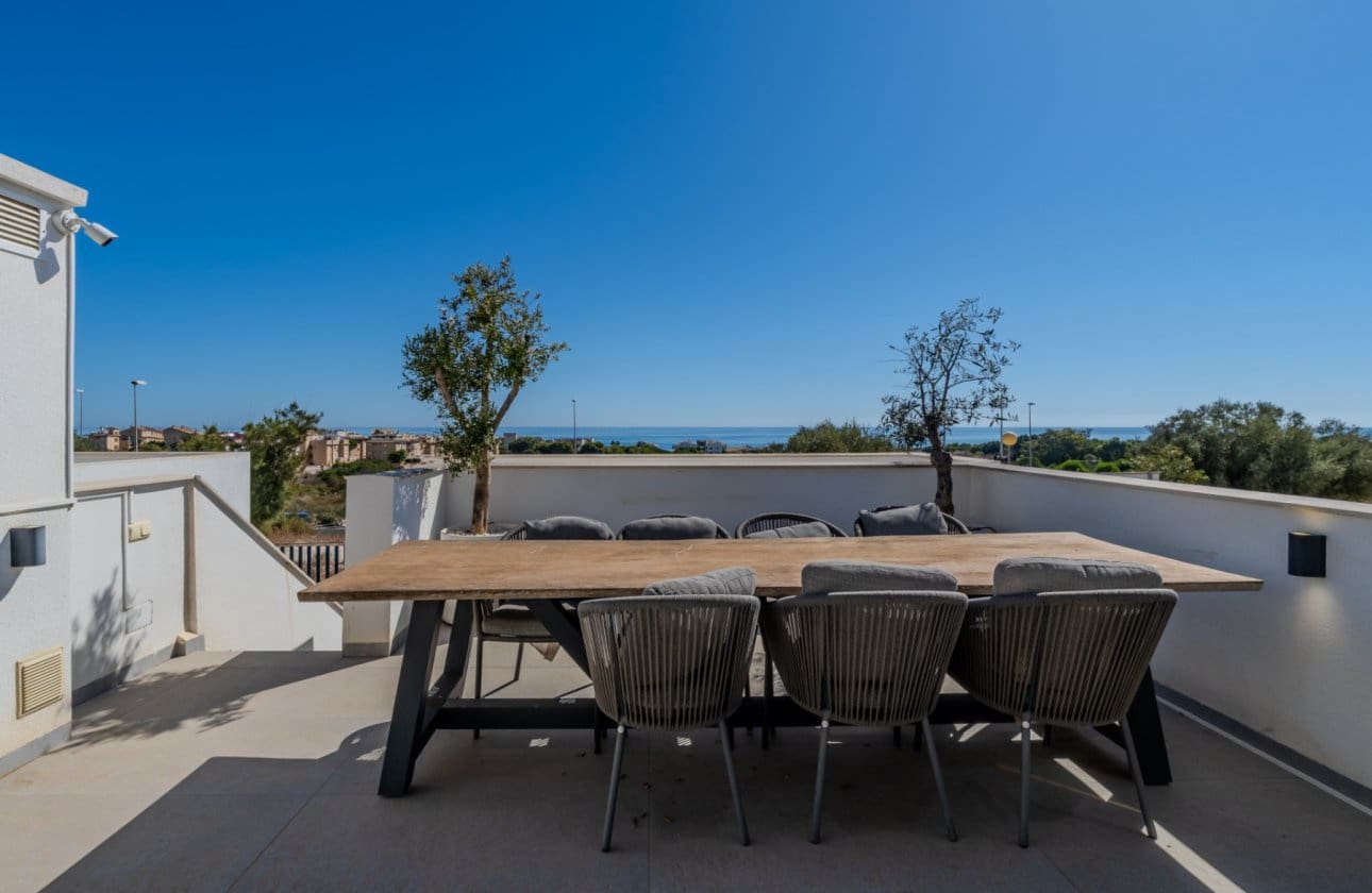 4 soverom Villa til salgs i Guardamar del Segura med svømmebasseng garasje - € 600 000 (Ref: 10109379)