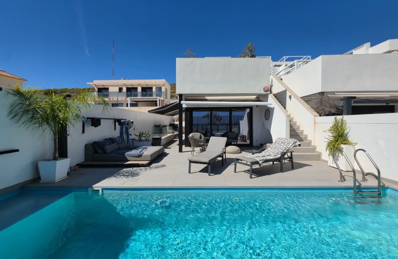 4 soverom Villa til salgs i Guardamar del Segura med svømmebasseng garasje - € 600 000 (Ref: 10109379)