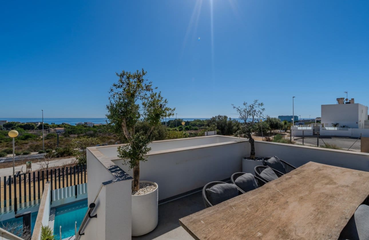 4 soverom Villa til salgs i Guardamar del Segura med svømmebasseng garasje - € 600 000 (Ref: 10109379)
