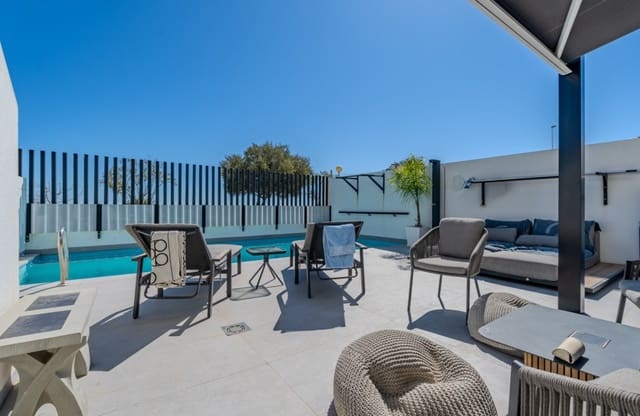 4 soverom Villa til salgs i Los Secanos, Guardamar del Segura med svømmebasseng garasje - € 600 000 (Ref: 10109379)