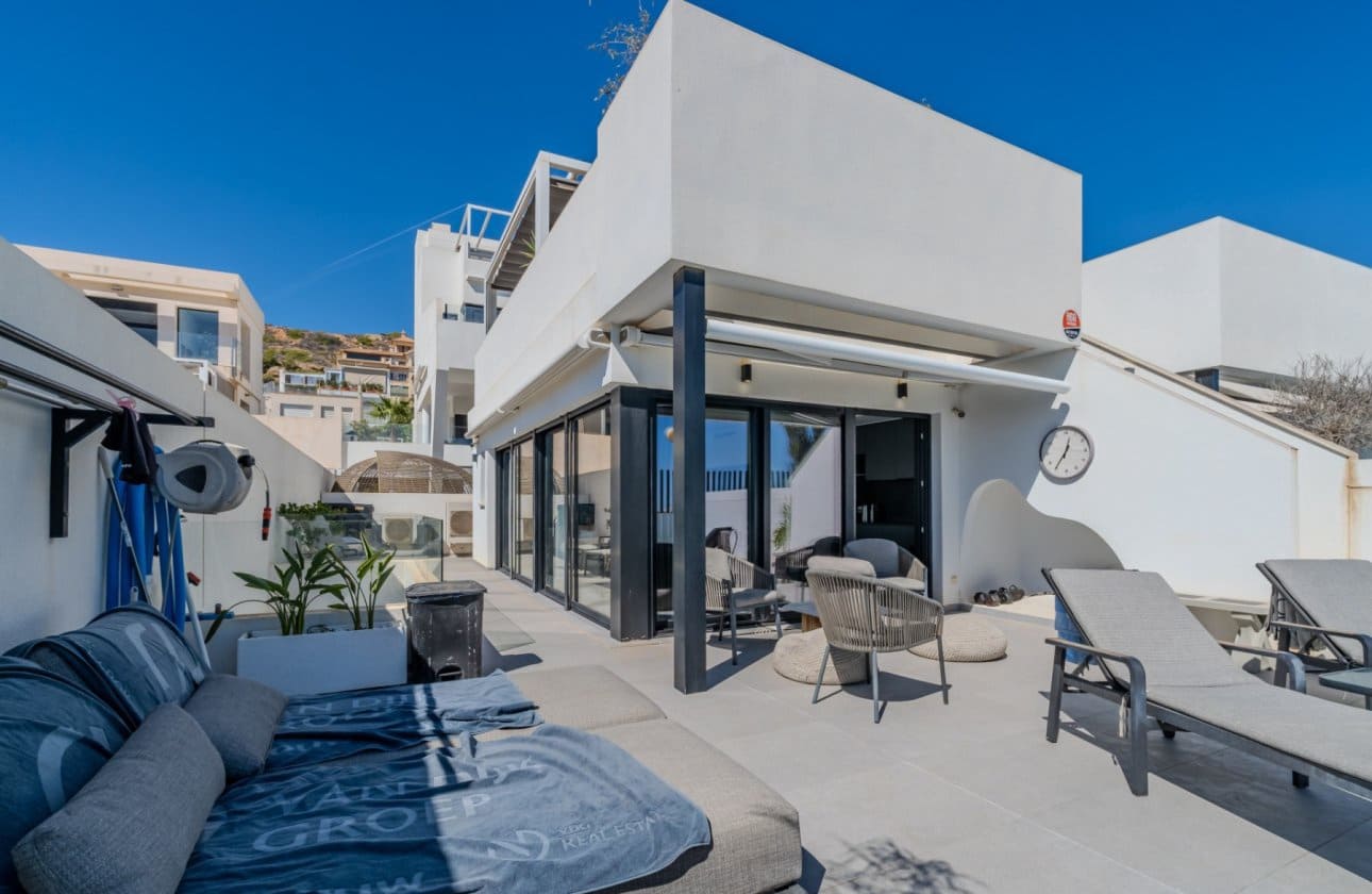 4 soverom Villa til salgs i Guardamar del Segura med svømmebasseng garasje - € 600 000 (Ref: 10109379)
