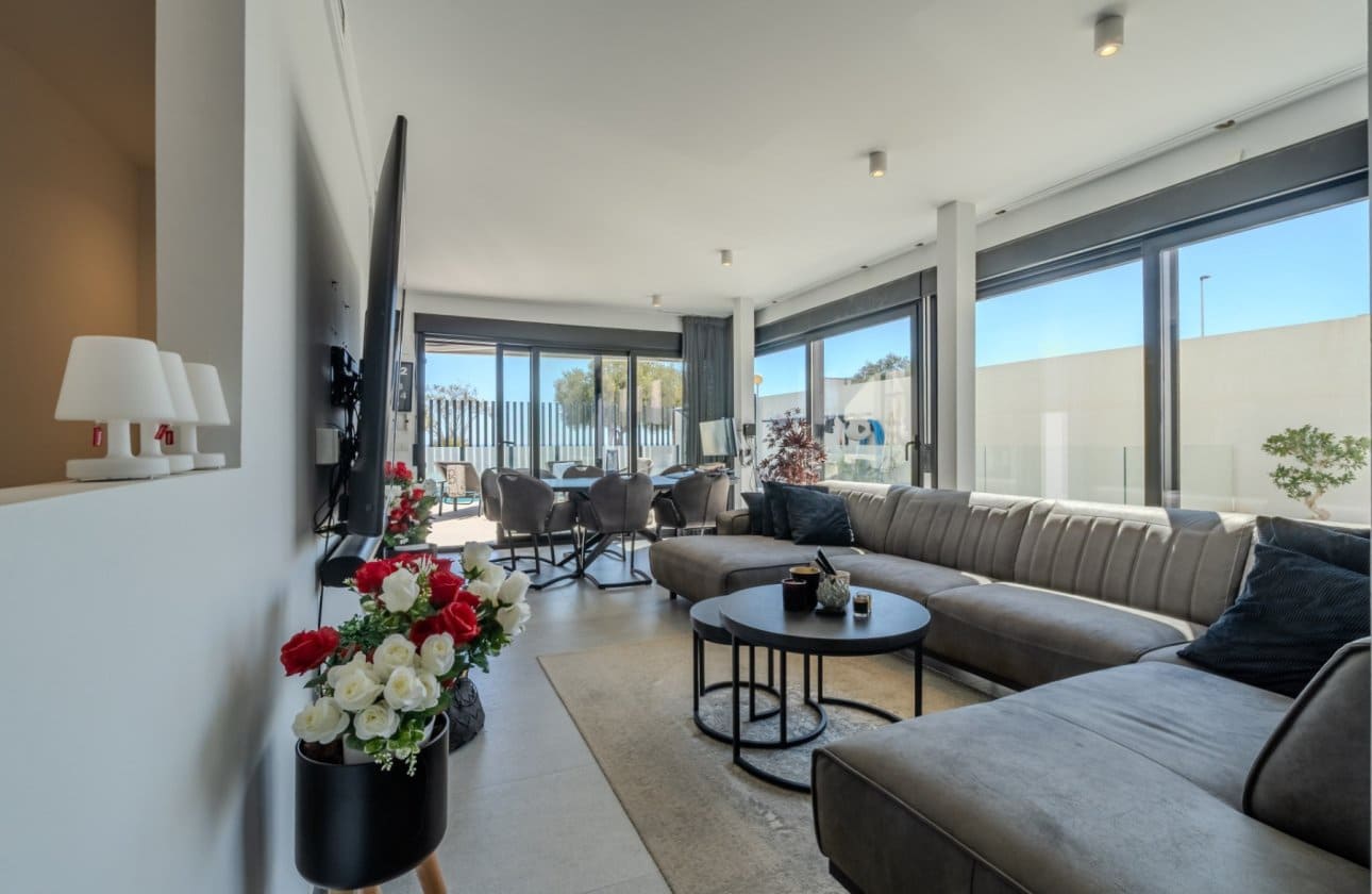 4 soverom Villa til salgs i Guardamar del Segura med svømmebasseng garasje - € 600 000 (Ref: 10109379)