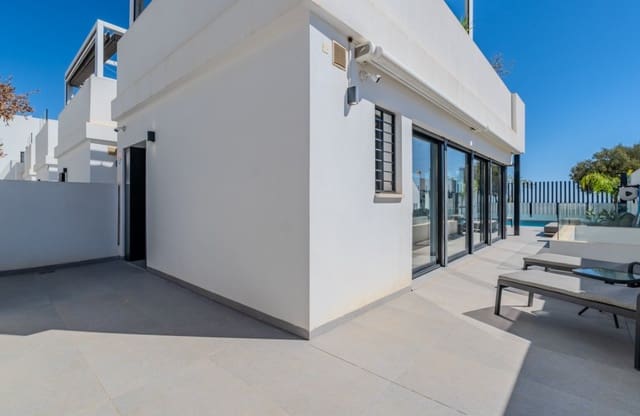 4 soverom Villa til salgs i Los Secanos, Guardamar del Segura med svømmebasseng garasje - € 600 000 (Ref: 10109379)