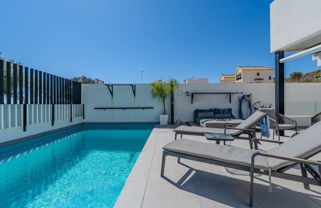4 soverom Villa til salgs i Los Secanos, Guardamar del Segura med svømmebasseng garasje - € 600 000 (Ref: 10109379)