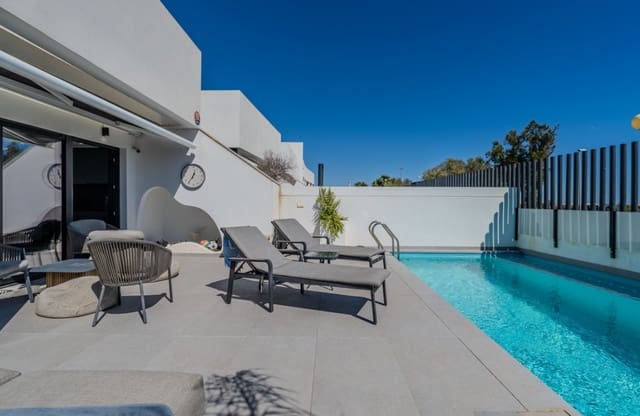 4 soverom Villa til salgs i Los Secanos, Guardamar del Segura med svømmebasseng garasje - € 600 000 (Ref: 10109379)