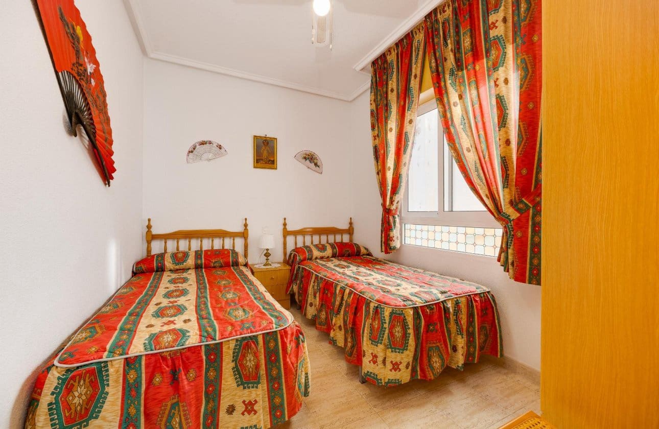 2 quarto Penthouse para venda em Torrevieja com piscina garagem - 159 900 € (Ref: 10120298)