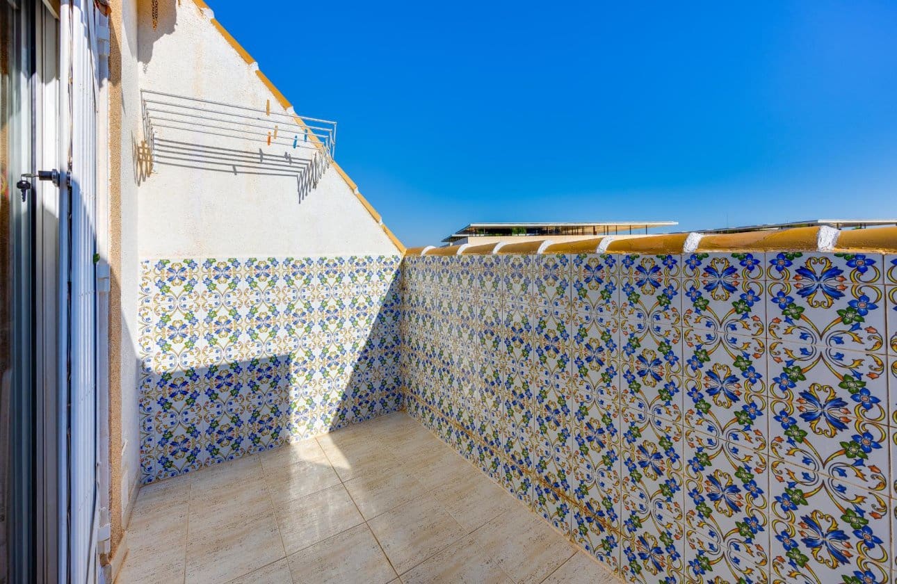 2 quarto Penthouse para venda em Torrevieja com piscina garagem - 159 900 € (Ref: 10120298)