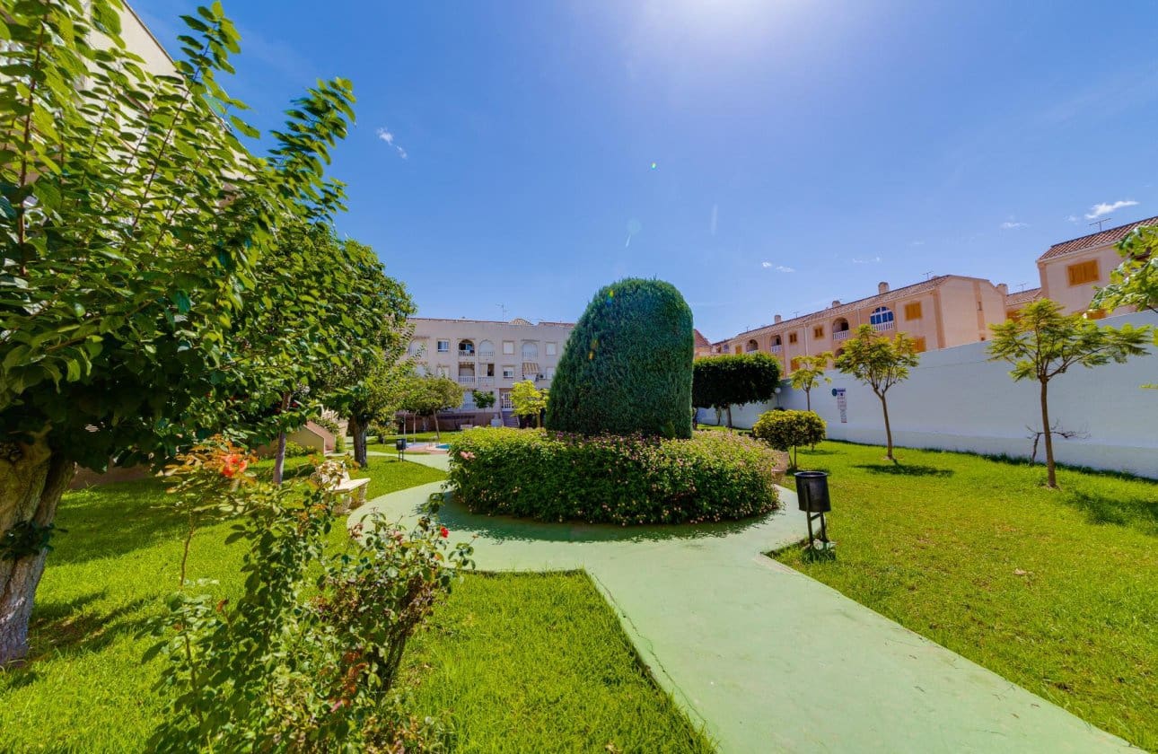 2 quarto Penthouse para venda em Torrevieja com piscina garagem - 159 900 € (Ref: 10120298)