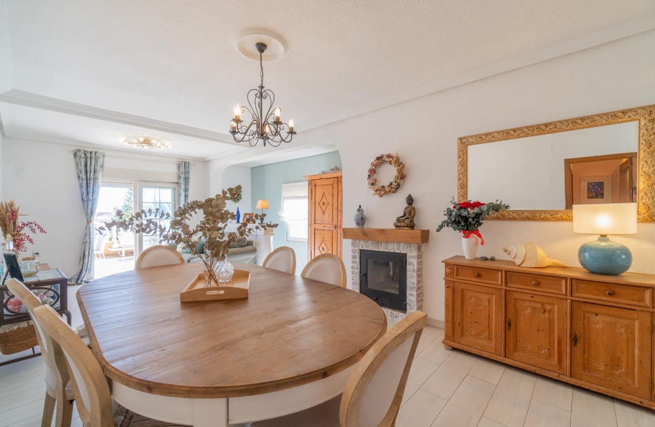 4 sypialnia Willa na sprzedaż w Los Balcones z basenem garażem - 369 000 € (Ref: 10129332)
