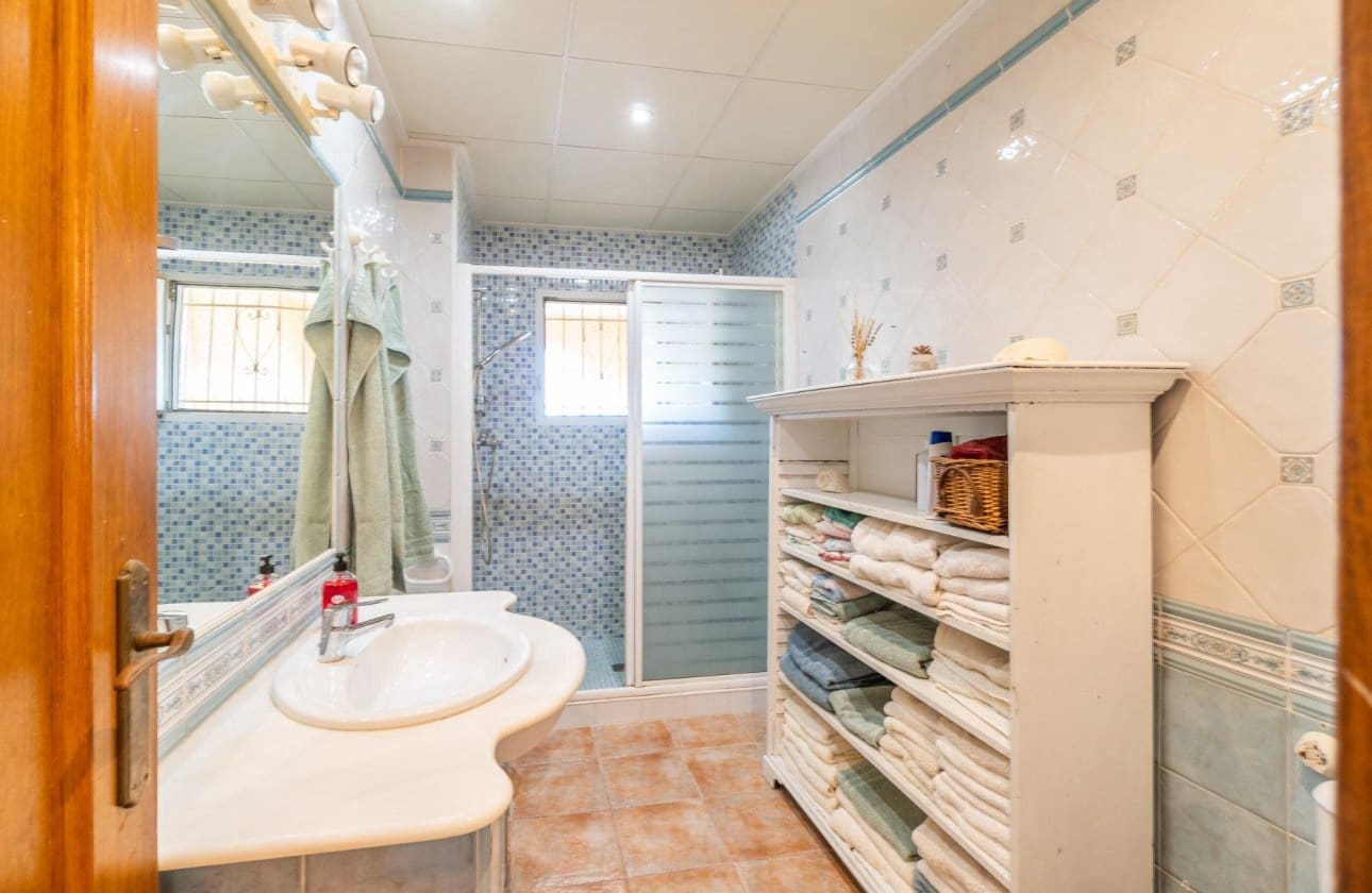 4 sypialnia Willa na sprzedaż w Los Balcones z basenem garażem - 369 000 € (Ref: 10129332)
