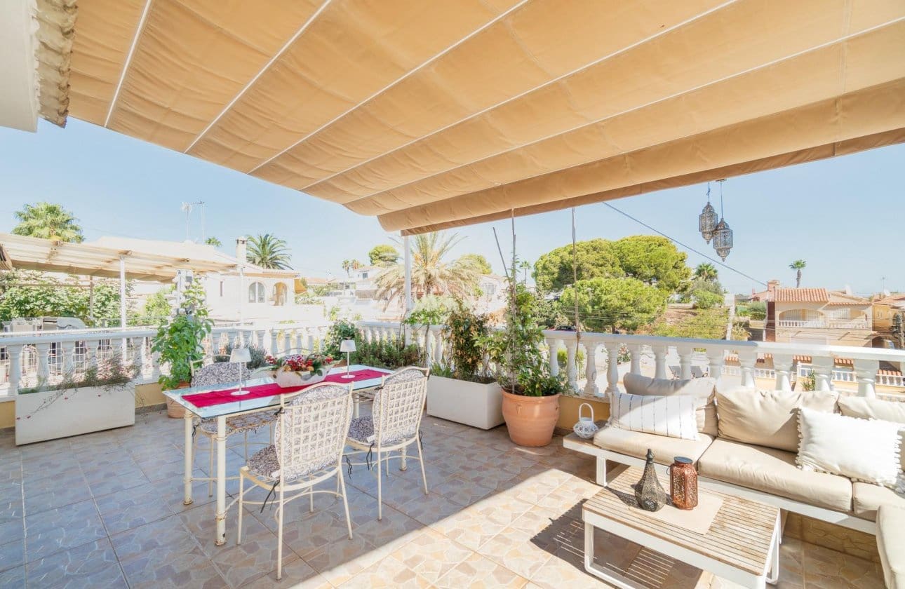 4 sypialnia Willa na sprzedaż w Los Balcones z basenem garażem - 369 000 € (Ref: 10129332)