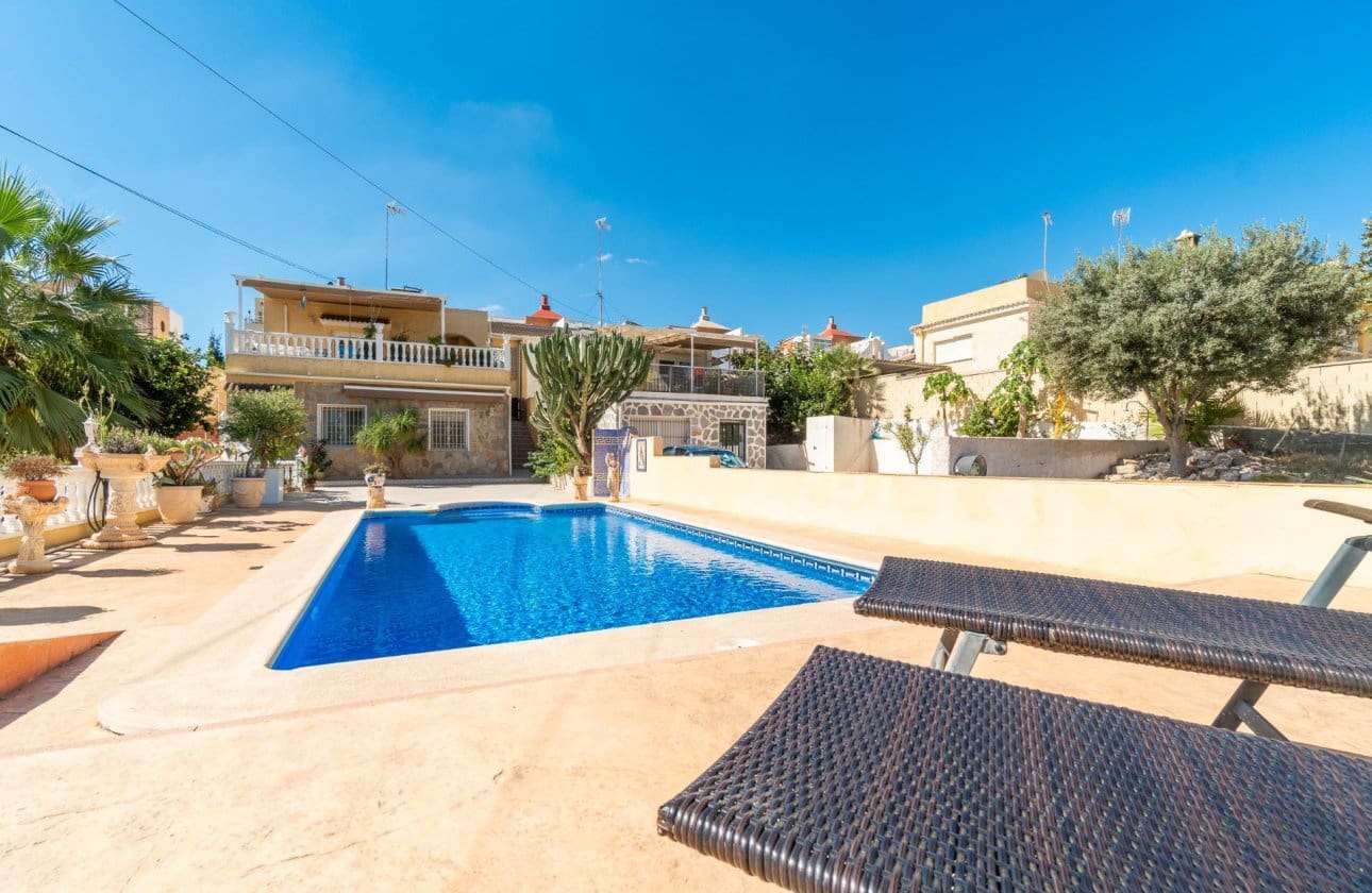 4 sypialnia Willa na sprzedaż w Los Balcones z basenem garażem - 369 000 € (Ref: 10129332)