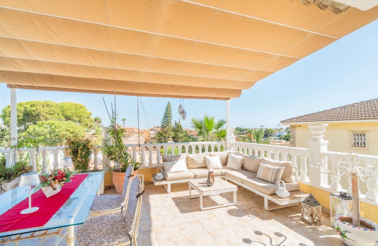 4 sypialnia Willa na sprzedaż w Los Balcones z basenem garażem - 369 000 € (Ref: 10129332)